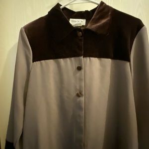 FLOWY AND VELVET BUTTON DOWN